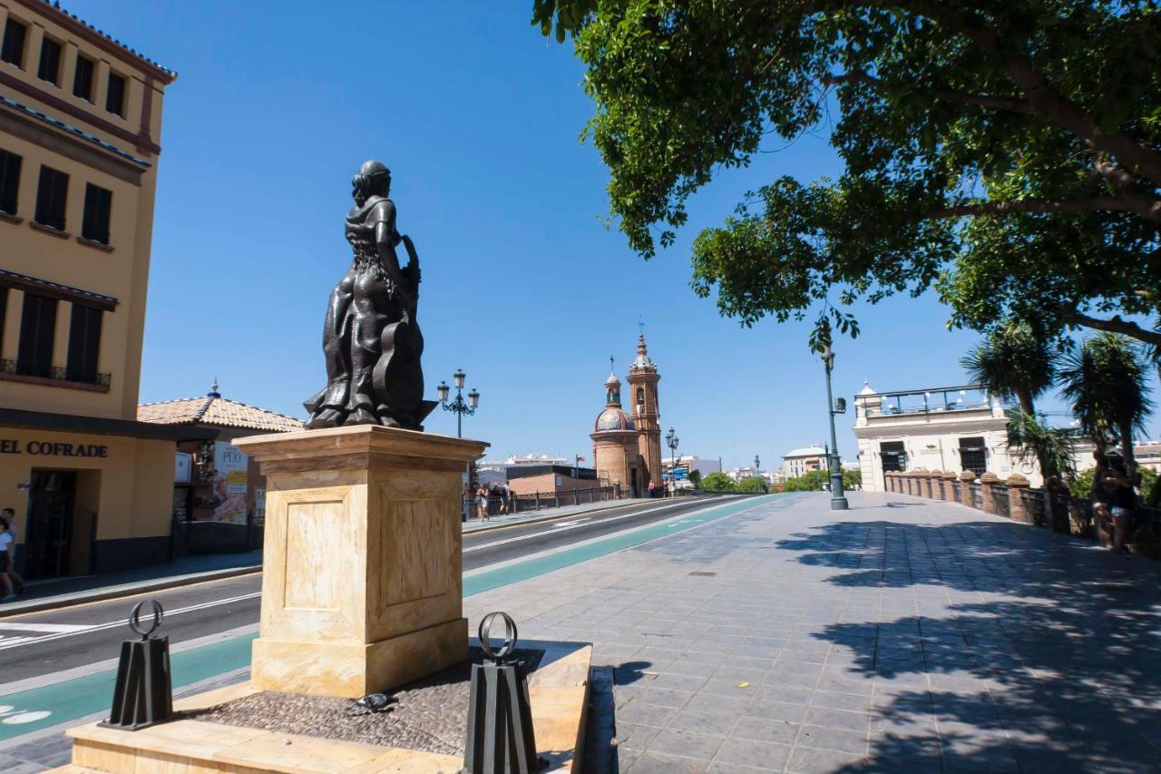 Betis Deluxe Riverside Sevilla Bagian luar foto