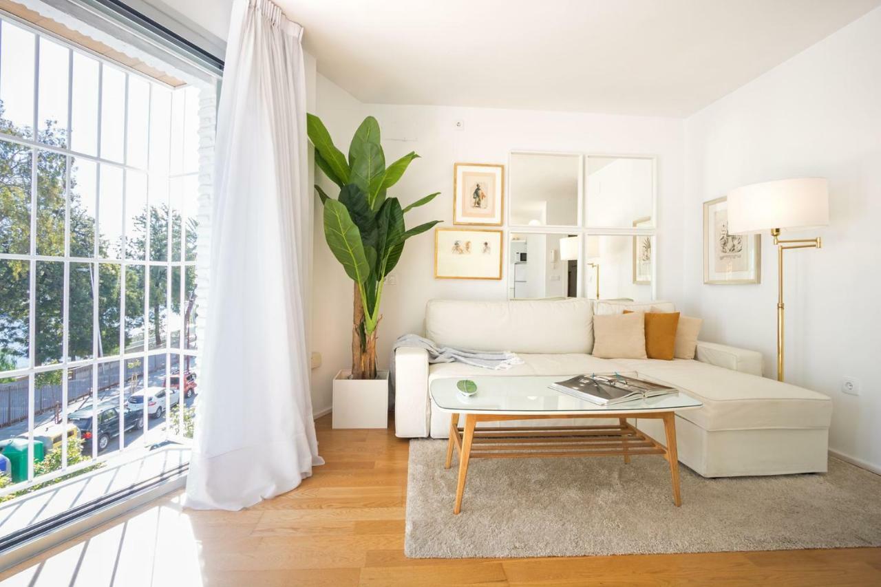 Betis Deluxe Riverside Sevilla Bagian luar foto