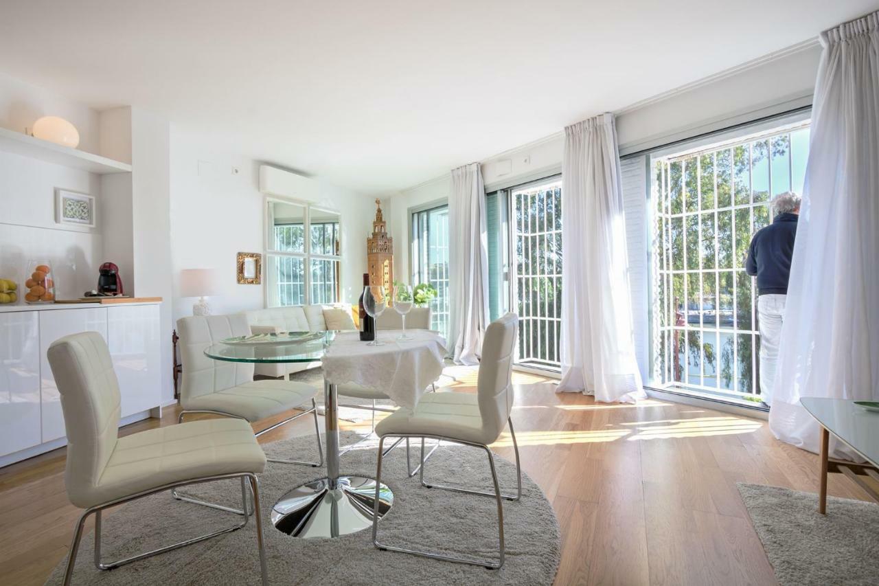 Betis Deluxe Riverside Sevilla Bagian luar foto