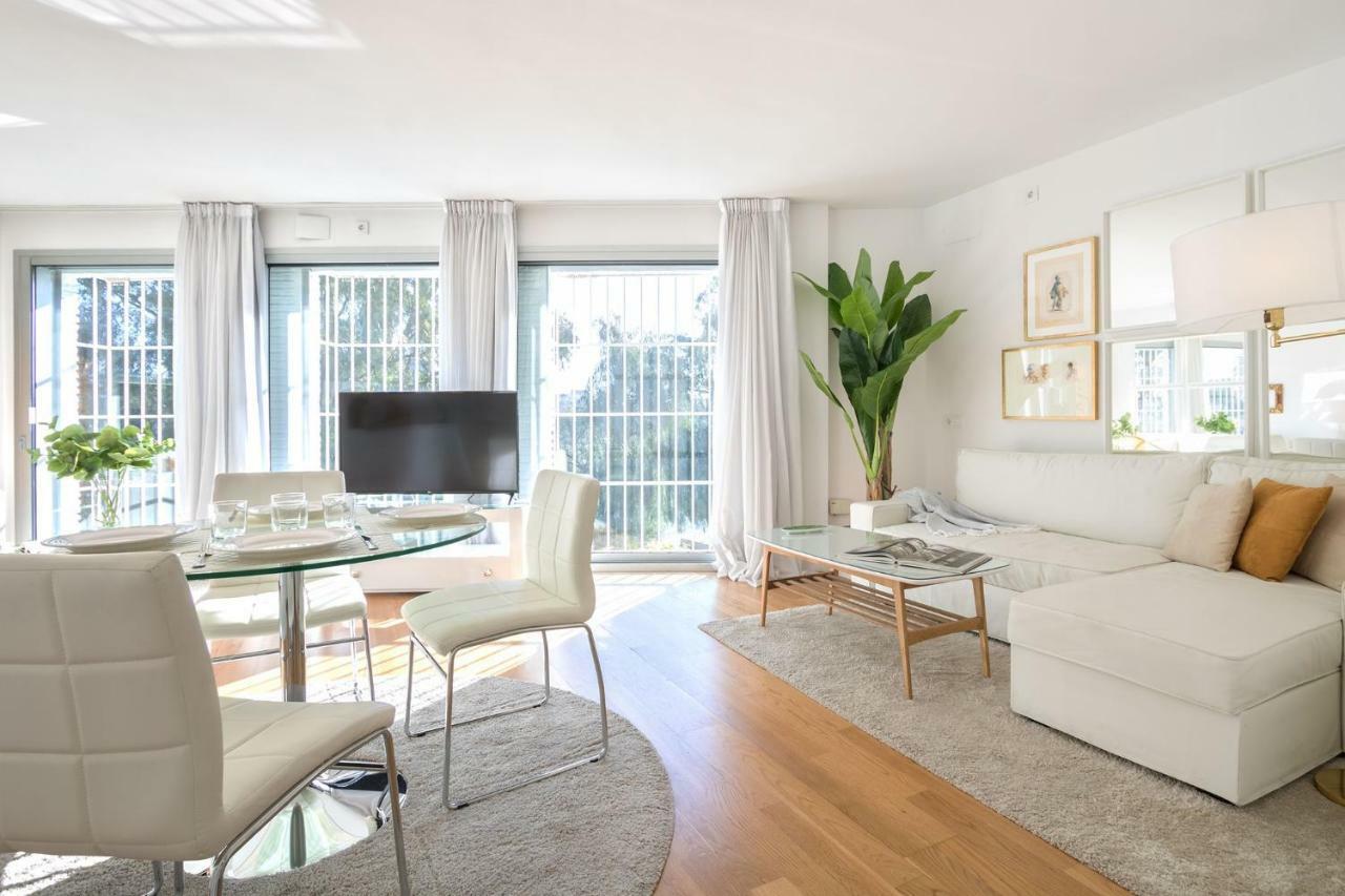 Betis Deluxe Riverside Sevilla Bagian luar foto