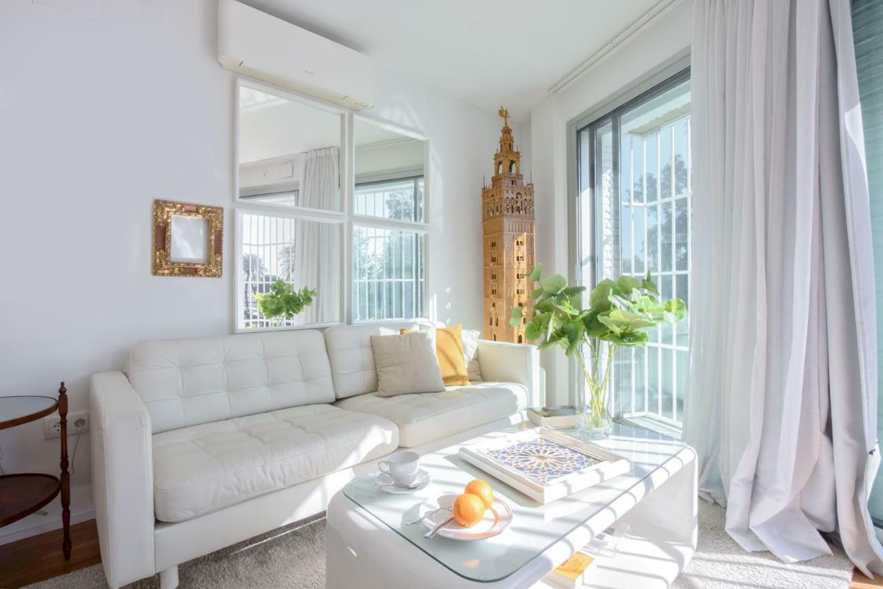 Betis Deluxe Riverside Sevilla Bagian luar foto