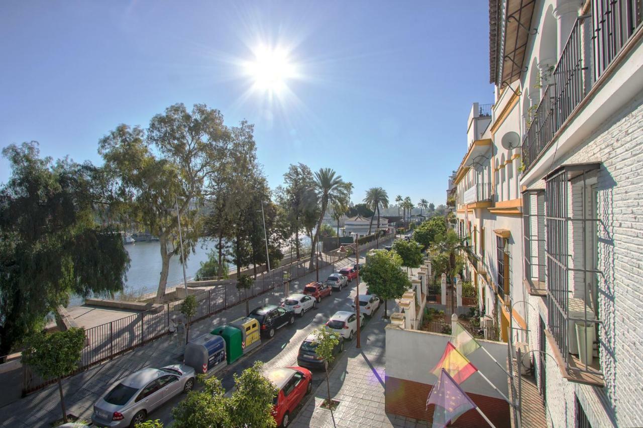 Betis Deluxe Riverside Sevilla Bagian luar foto