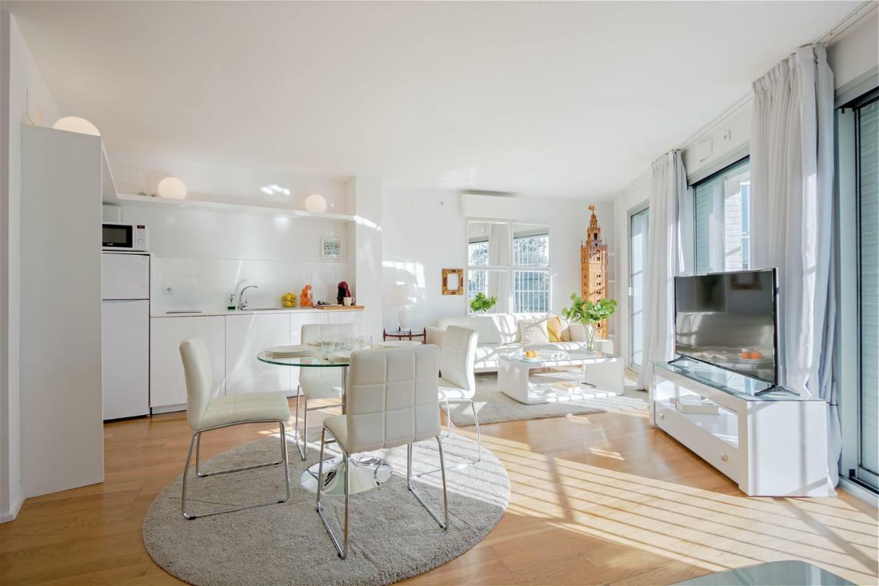 Betis Deluxe Riverside Sevilla Bagian luar foto