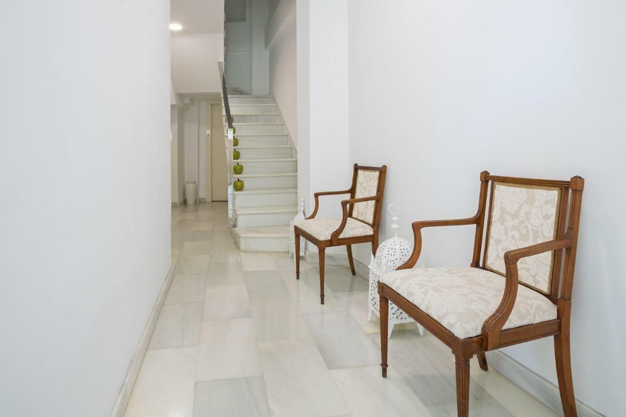 Betis Deluxe Riverside Sevilla Bagian luar foto